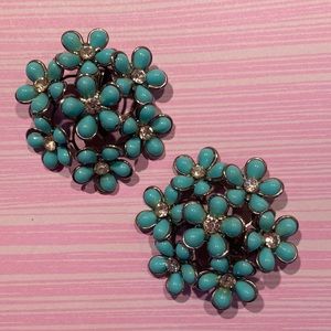 VINTAGE Coro Turquoise Round Metal Floral Clip-on Earrings